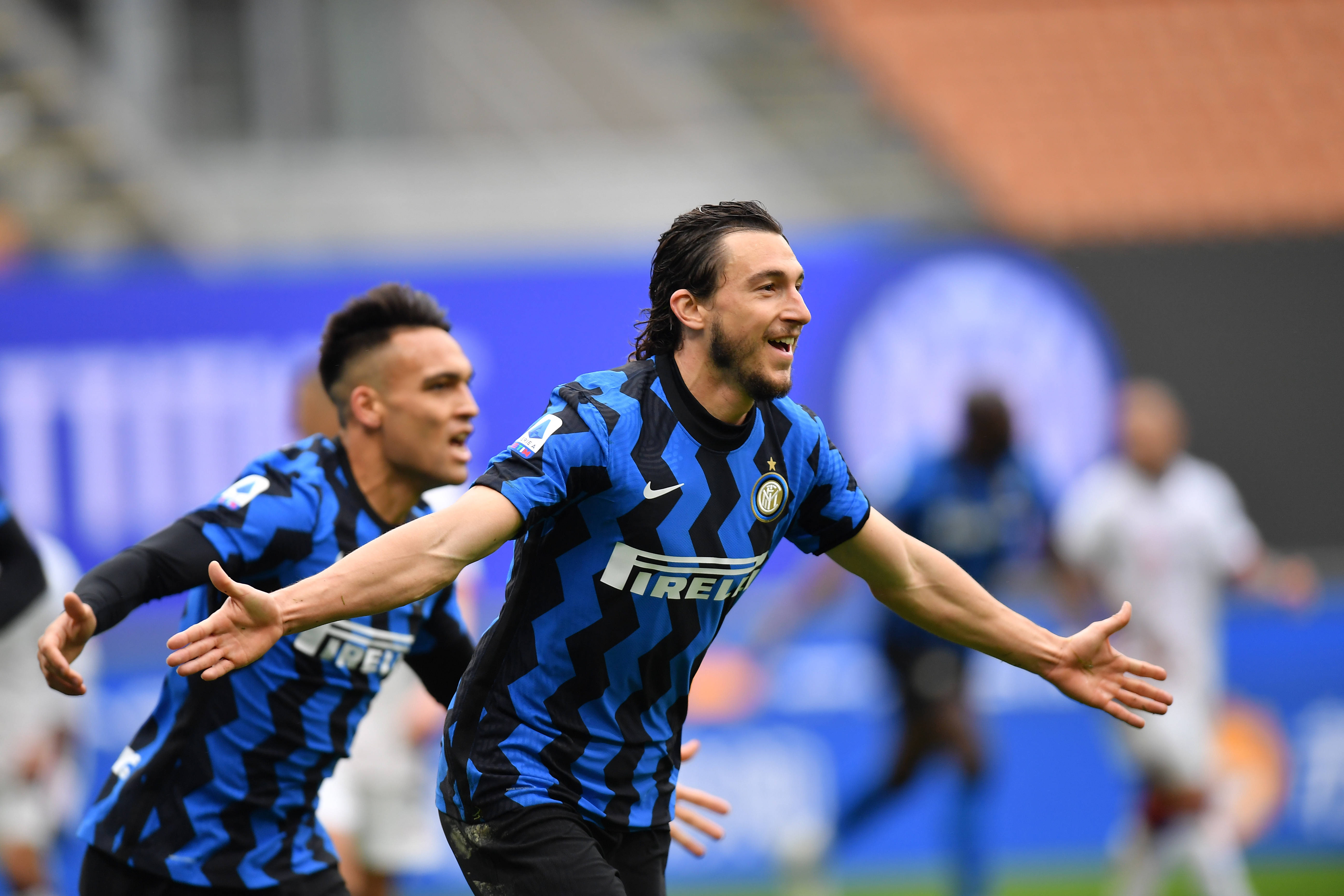 曼联欧联杯客场险胜，积分榜形势紧张