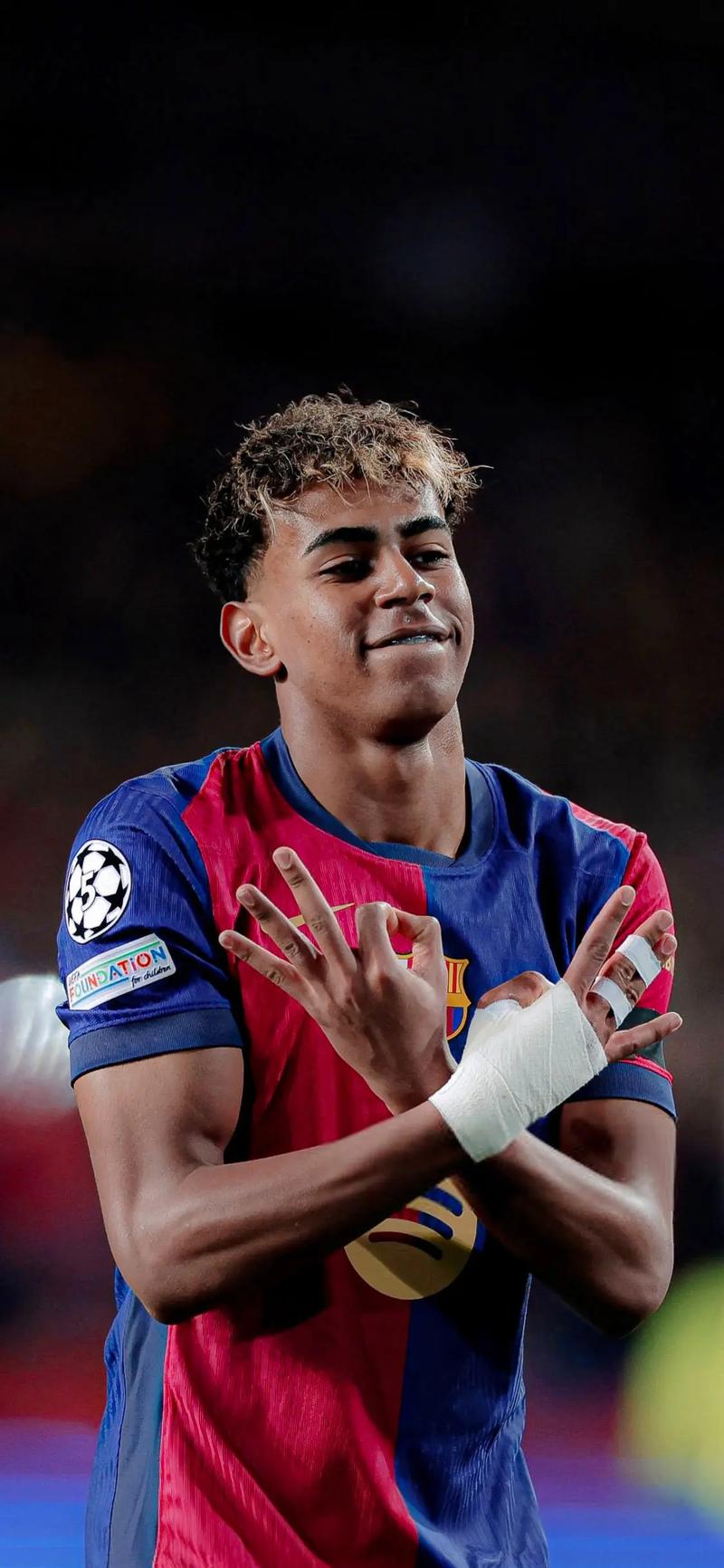 曼城斯特林末节进球助球队获胜（斯特林终场前破门助曼城取胜）