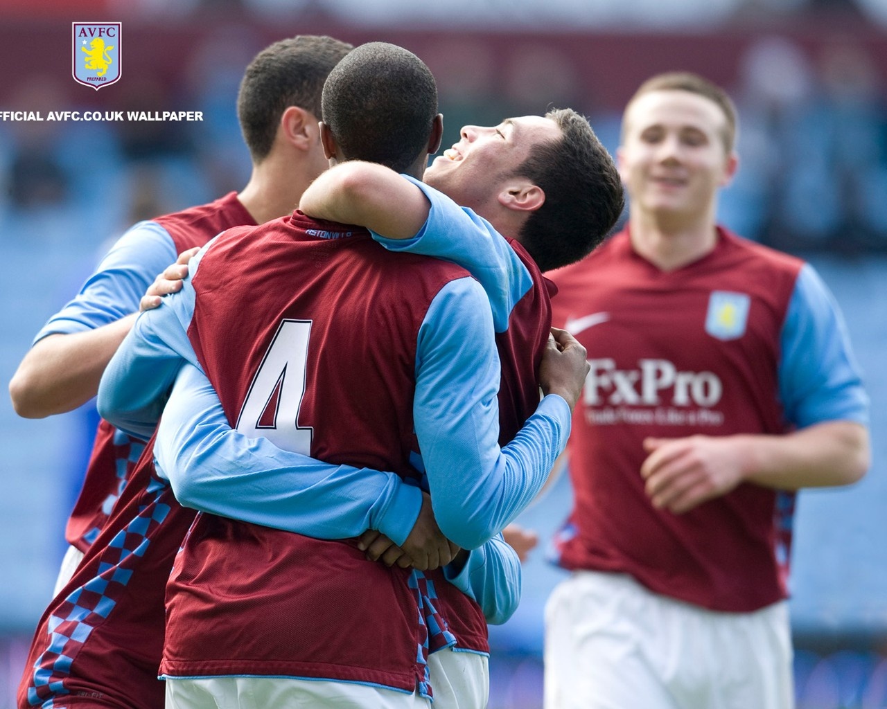 林诗栋：我没有让大家失望！胜利后亲吻胸前国旗