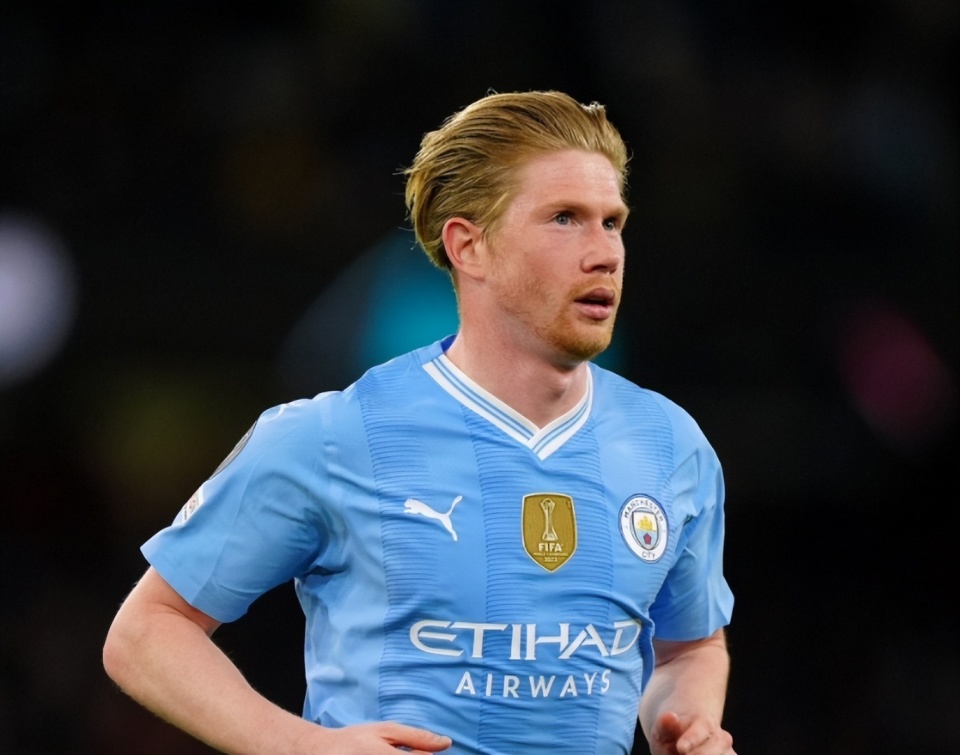 剑南春丨拜仁2-2柏林联，凯恩头球绝平+送礼，迪亚斯零度角（剑南春丨拜仁2-2柏林联：凯恩头槌压哨扳平亦有失误，迪亚斯零角度破门）