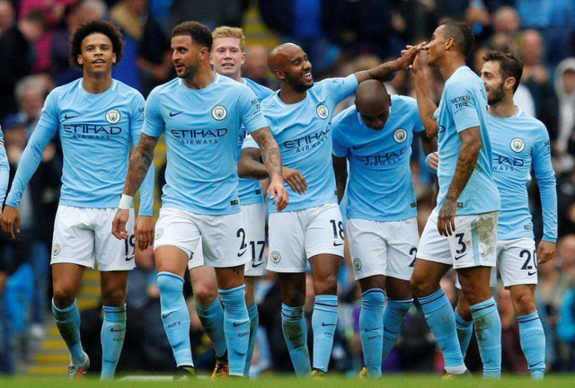 海港6日上午转道新加坡去新山，颜骏凌、徐新获颁纪念球衣（海港队6日上午经新加坡转赴新山，颜骏凌、徐新获赠纪念球衣）