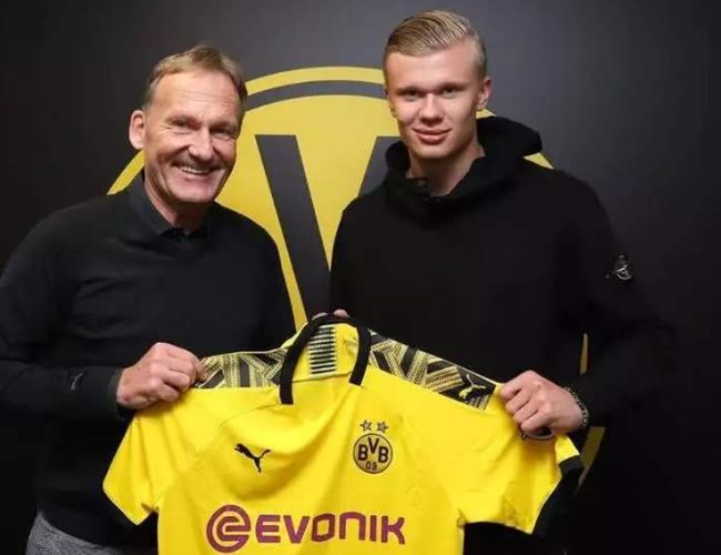 德媒：拜仁731万欧购买翁特哈兴球场获批，将作为女足主场（德媒：拜仁以731万欧收购翁特哈兴球场获批，未来将作为女足主场）