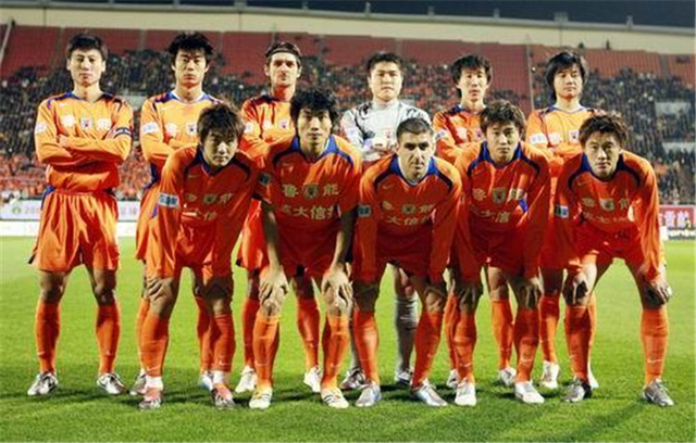 C罗打趣：詹姆斯是个好人，但我头发比他多！