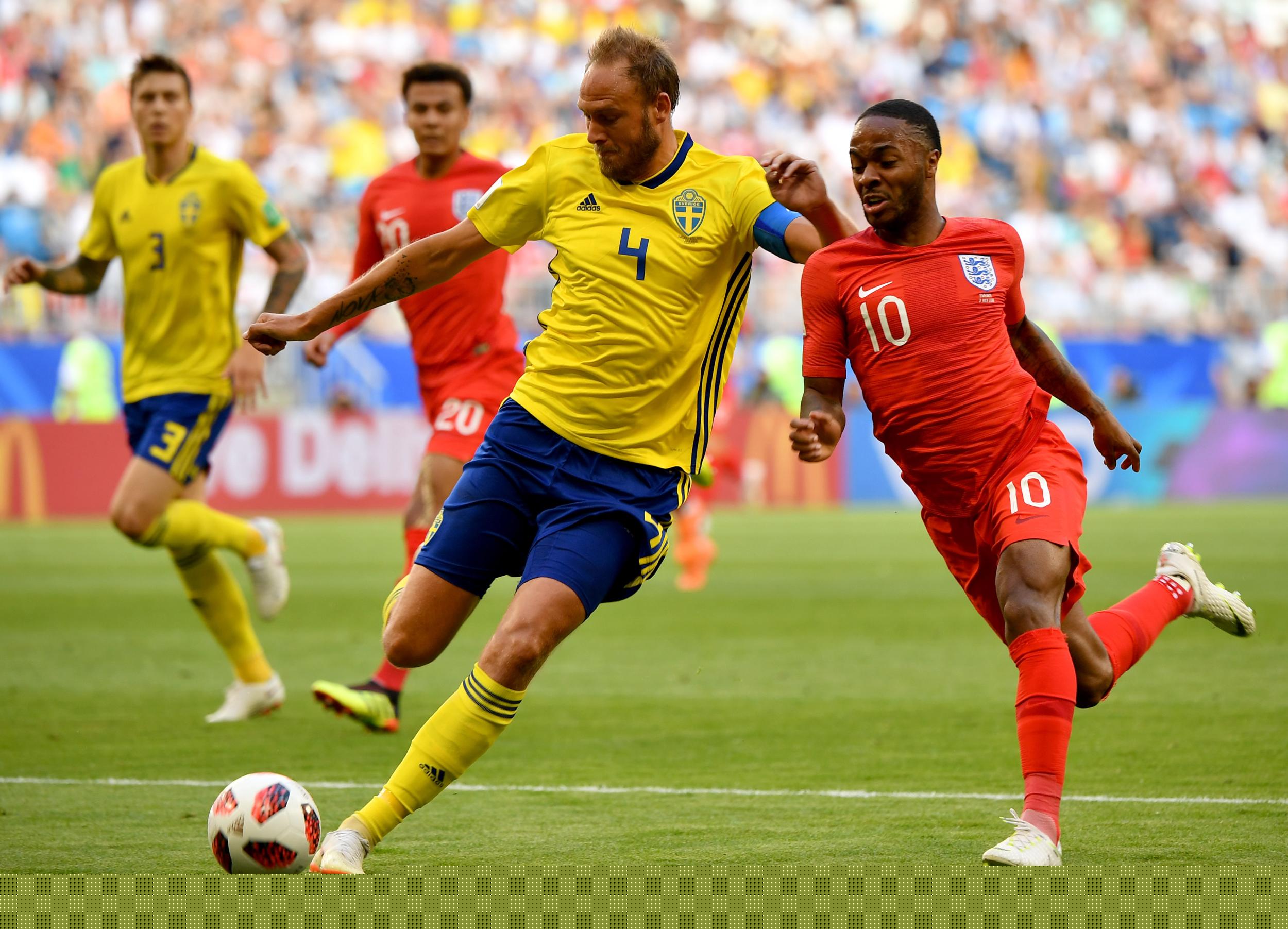 迈阿密3-1温哥华成功夺冠！梅西击败苦主穆勒，收获生涯第47冠（迈阿密3-1击退温哥华捧杯，梅西力克宿敌穆勒收获生涯第47冠）