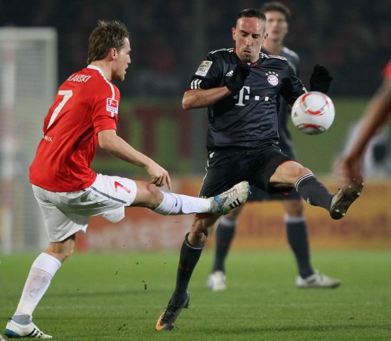 打造商业帝国？巴媒：内马尔父亲1800万美元收购贝利品牌（巴媒称内马尔父亲以1800万美元拿下贝利品牌，欲扩张商业版图）