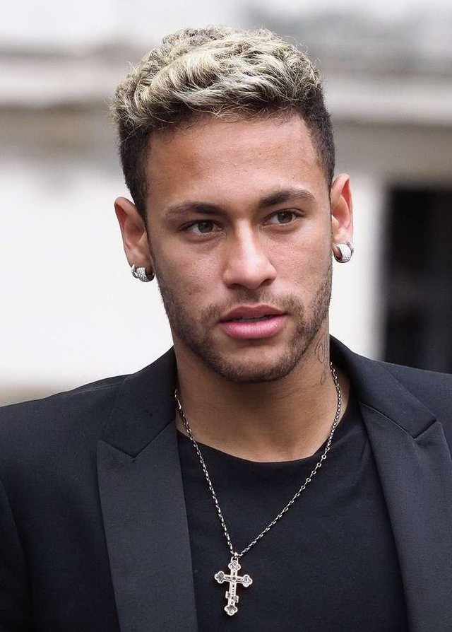 罗马因密集赛程和阵容缺人面临严峻挑战，加斯佩里尼需在压力下维持竞争力。（赛程密集又减员，罗马承压前行，加斯佩里尼力保竞争力）