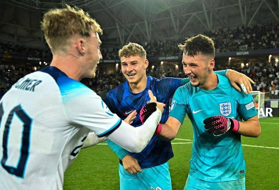 哪怕不算欧国联、阿拉冠级别的冠军！梅西的冠军数都多于决赛数！（即便不计欧国联和阿拉冠，梅西夺冠次数仍多于决赛场次）