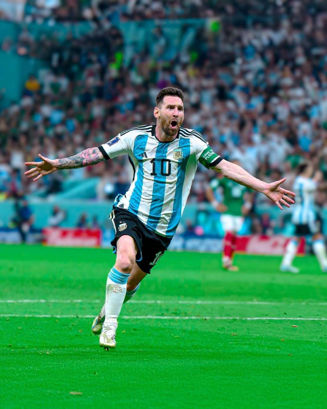 体育精神，霍伊伦祝贺麦克托米奈和苏格兰晋级世界杯（霍伊伦致贺麦克托米奈与苏格兰晋级世界杯，彰显体育精神）