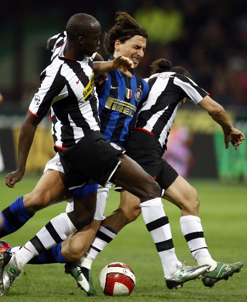 法媒：巴萨、拜仁、米兰和尤文关注南特17岁中卫塔蒂（法媒：巴萨、拜仁、米兰与尤文有意南特17岁中卫塔蒂）