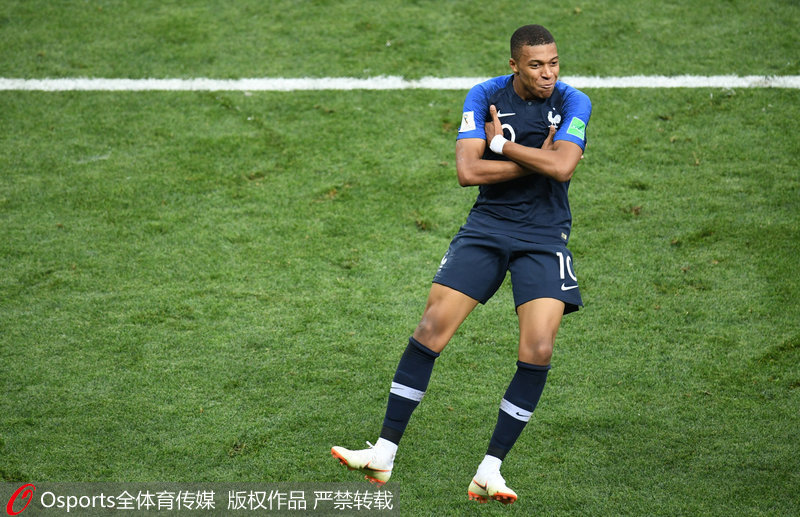 申花官方庆生海报出现低级翻译错误，将32nd写成32th（申花官微庆生海报翻译出错：32nd被写成32th）