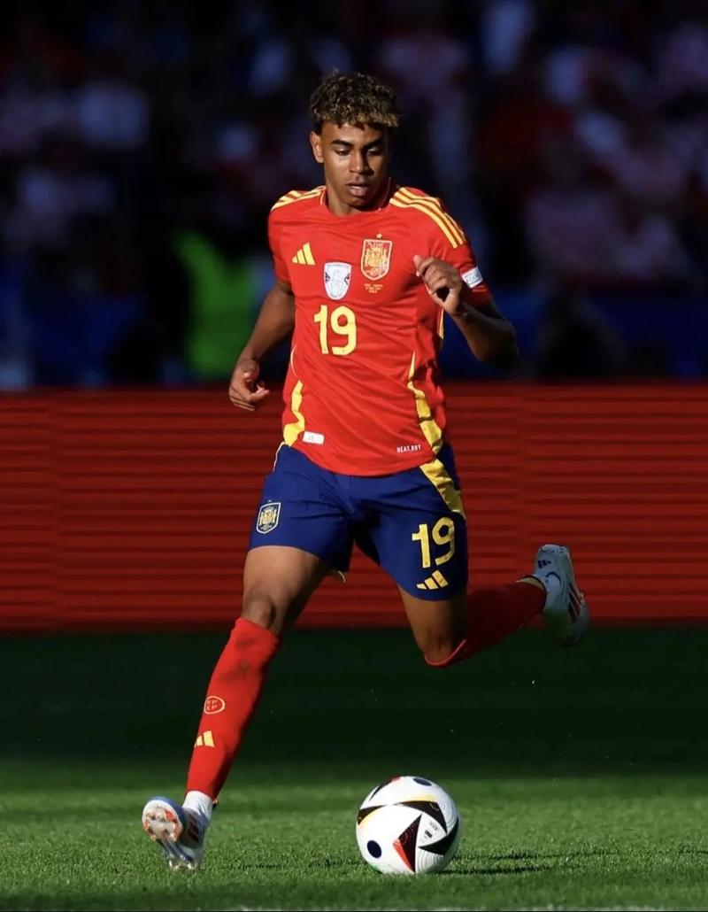 阿德里亚诺：感谢球迷还称我为皇帝；伊布是我合作过最强队友（阿德里亚诺：感谢球迷仍称我皇帝，伊布是我合作过最强的队友）