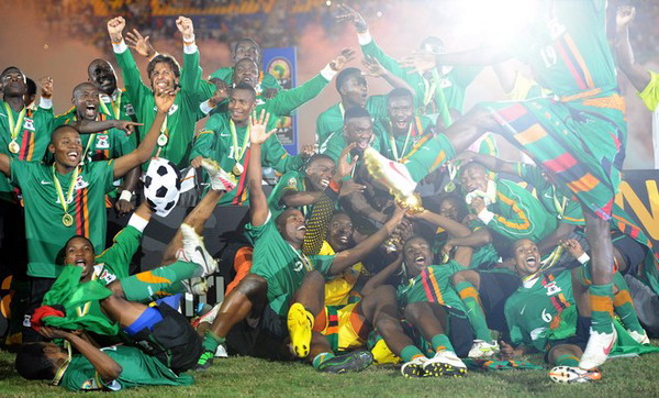 哈兰德自曝：女友看球看到“吐”，靠烹饪、玩游戏维系感情（哈兰德坦言：女友看球会难受到想吐，我们靠做饭和打游戏维系感情）