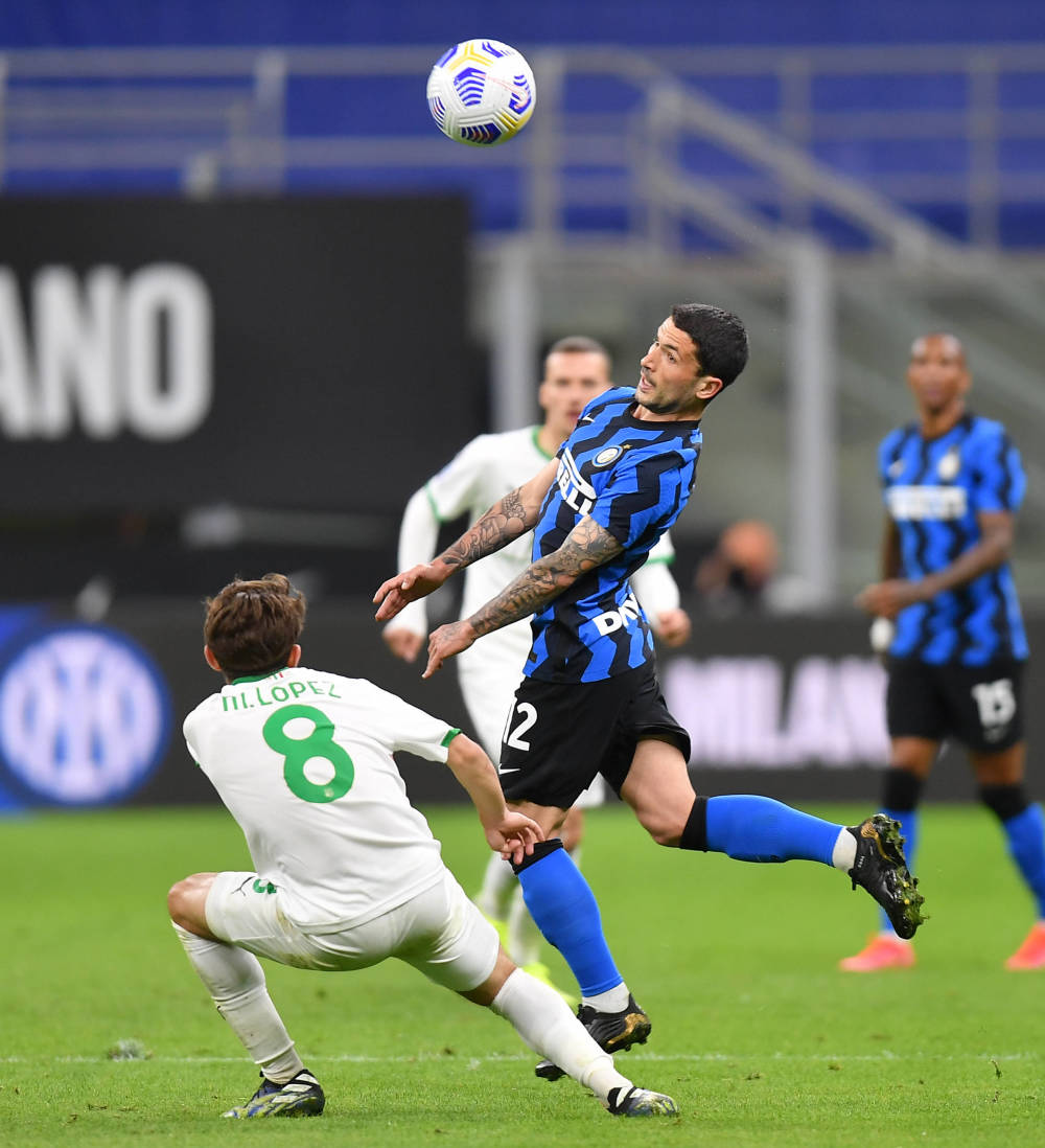 足球巴萨新星闪耀西甲，媒体：未来属于他（巴萨新星耀眼西甲，媒体：未来是他的）