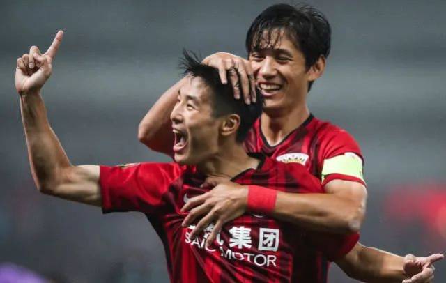 埃斯特旺经纪人：建议巴萨签下亚特兰大中场埃德松-席尔瓦（埃斯特旺经纪人建议巴萨引进亚特兰大中场埃德松-席尔瓦）