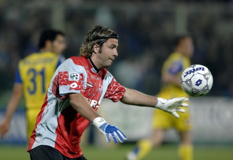 巴媒：内马尔左膝半月板受伤，无缘2025年剩余全部赛事（巴西媒体称内马尔左膝半月板受损，将缺席2025年余下所有比赛）