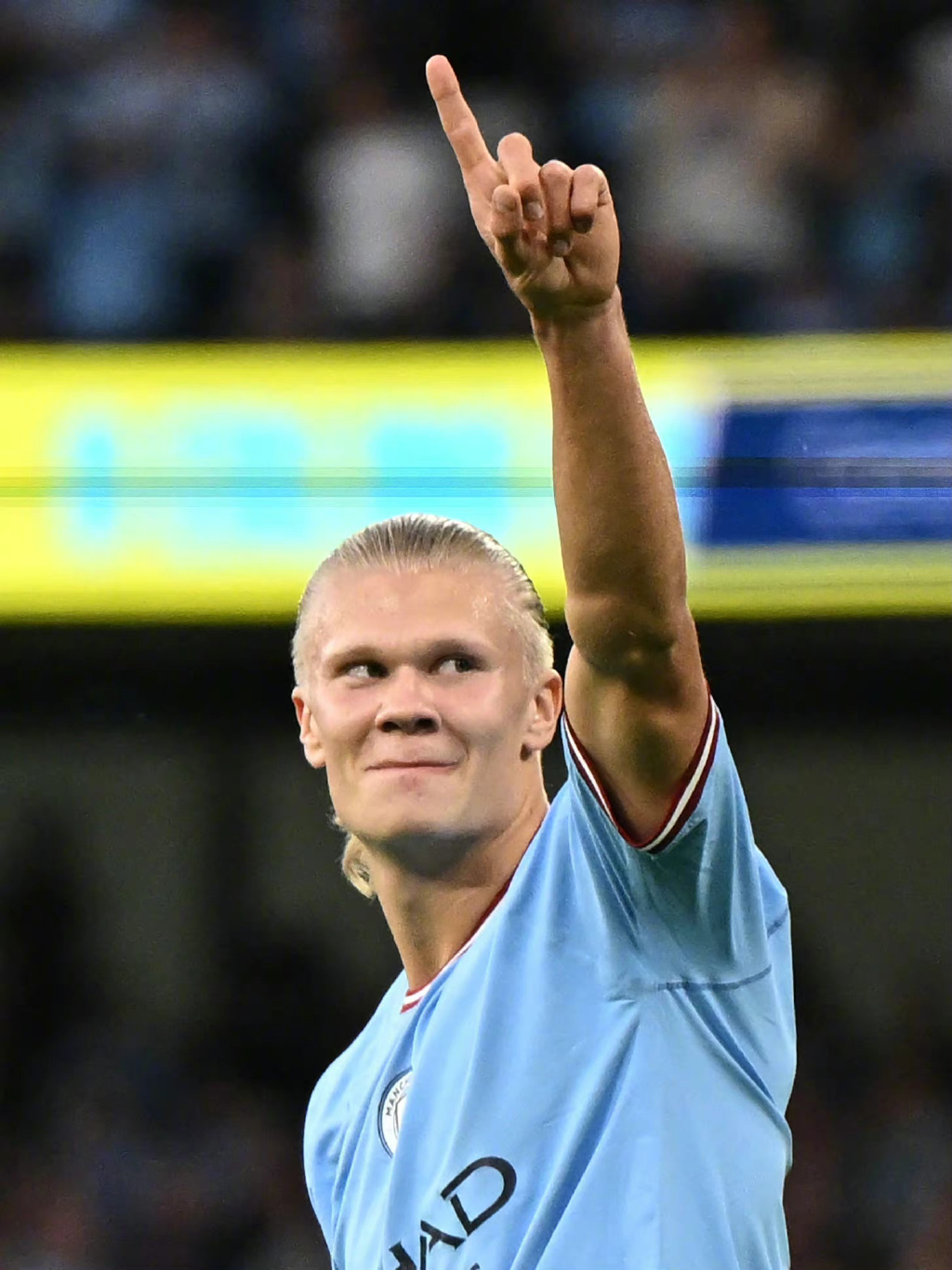 汪涵老婆杨乐乐带儿子参加马术比赛 11岁的沐沐侧脸像爸爸（杨乐乐陪儿子出战马术赛，11岁沐沐侧颜神似汪涵）